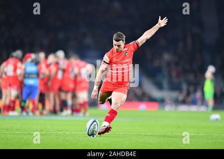 Londra, Regno Unito. 28 dicembre, 2019. George Ford di Leicester Tigers prende una conversione kick durante la Premiership Gallagher partita di rugby tra arlecchini vs Leicester Tigers a Twickenham Stadium su28th Dic 2019. Londra Inghilterra . (Solo uso editoriale, è richiesta una licenza per uso commerciale. Nessun uso in scommesse, giochi o un singolo giocatore/club/league pubblicazioni.) Credito: Taka G Wu/Alamy Live News Foto Stock