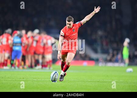 Londra, Regno Unito. 28 dicembre, 2019. George Ford di Leicester Tigers prende una conversione kick durante la Premiership Gallagher partita di rugby tra arlecchini vs Leicester Tigers a Twickenham Stadium su28th Dic 2019. Londra Inghilterra . (Solo uso editoriale, è richiesta una licenza per uso commerciale. Nessun uso in scommesse, giochi o un singolo giocatore/club/league pubblicazioni.) Credito: Taka G Wu/Alamy Live News Foto Stock