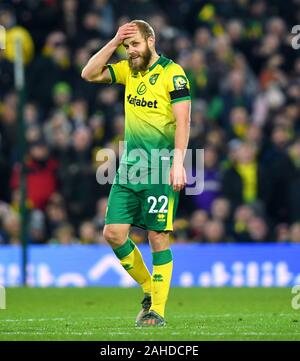 Norwich City's Teemu Pukki reagisce dopo aver visto il suo obiettivo escluso da VAR durante il match di Premier League a Carrow Road, Norwich. Foto Stock