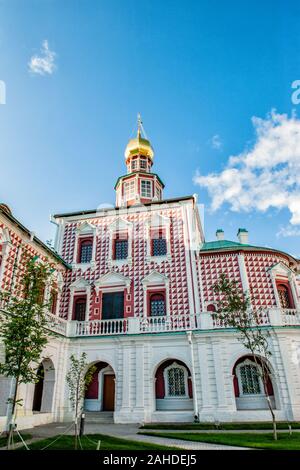 Cattedrale di risurrezione nella nuova Gerusalemme monastero su una soleggiata giornata estiva. Attrazioni turistiche in Russia. Foto Stock