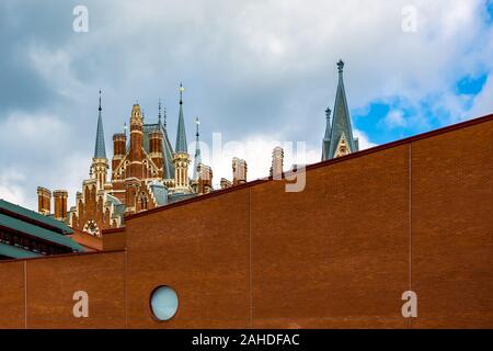 Europa, Regno Unito, Londra. Torri di San Pancrazio. Stazione ferroviaria internazionale, hotel Foto Stock