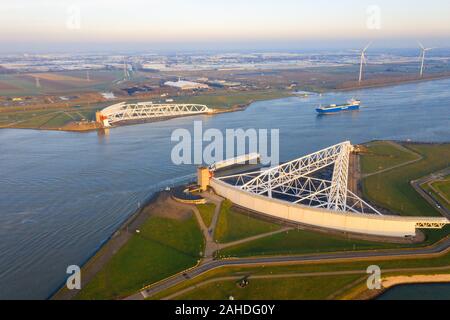 Vista aerea del Maeslandtkering - Rotterdam Zuyid-new Holland è un imponente tempesta barriera di sovratensioni. Il Maeslantkering è una tempesta di sovratensioni sulla barriera imag Foto Stock