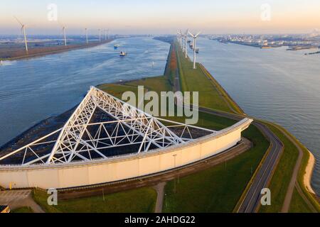 Vista aerea del Maeslandtkering - Rotterdam Zuyid-new Holland è un imponente tempesta barriera di sovratensioni. Il Maeslantkering è una tempesta di sovratensioni sulla barriera imag Foto Stock