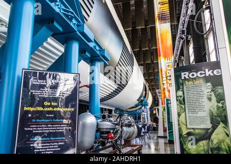 Davidson Centro per l'esplorazione dello spazio, edificio costruito per ospitare Saturn V Rocket, presso gli alberghi degli Stati Uniti Lo spazio e il Razzo Museo centro presso il Marshall Space Flight Center Foto Stock