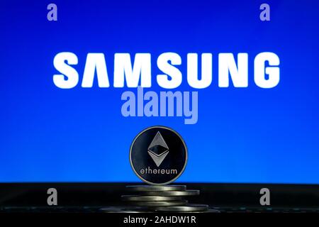 Ethereum monete con logo Samsung su uno schermo di computer portatile. Slovenia Ljubljana - 02 24 2019 Foto Stock