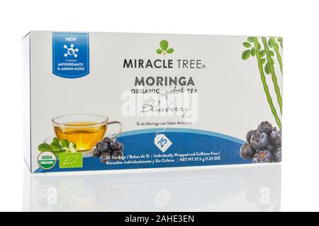 Winneconne, WI - 3 Dicembre 2019 : un pacchetto di miracolo tree moringa tè organici su un sfondo isolato Foto Stock