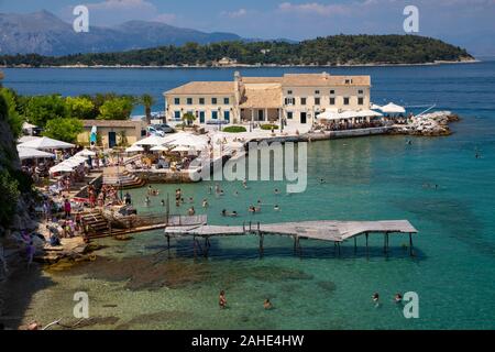 Spiaggia di Faliraki dalla Fortezza Vecchia di Corfù, Grecia Foto Stock