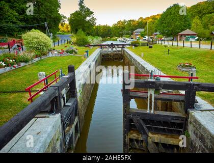 Immagine della serratura al Saint germain sur ille sul canale d'Ille et Rance, Brittany, Francia Foto Stock