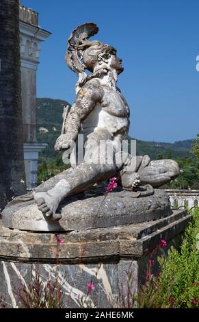 Statua in marmo di morire Achille nei giardini di Palazzo Achilleion, Gastouri, Corfù, Grecia Foto Stock