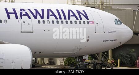 Honolulu, Hawaii, Stati Uniti d'America. Xx Dec, 2019. Un Hawaiian Airlines Airbus A330-200 (N385HA) wide-body jet aereo di linea a Daniel K. Inouye Aeroporto Internazionale (HNL), Honolulu, Hawaii. Credito: Bayne Stanley/ZUMA filo/Alamy Live News Foto Stock