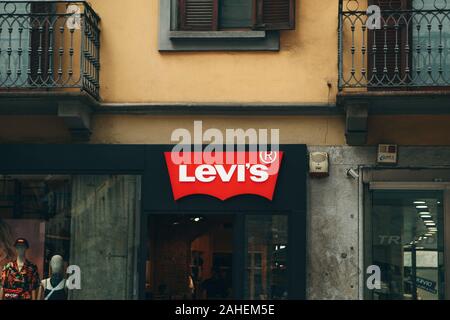 L'Italia, Milano, 30 Maggio 2019: società Livis firmare all'entrata del negozio. Foto Stock