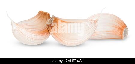 Aglio isolato. L'aglio crudo con segmenti isolati su sfondo bianco, con il tracciato di ritaglio Foto Stock