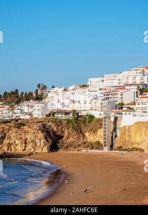 Paneco spiaggia, vista in elevazione, Albufeira Algarve Foto Stock