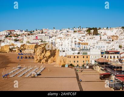 Paneco spiaggia, vista in elevazione, Albufeira Algarve Foto Stock