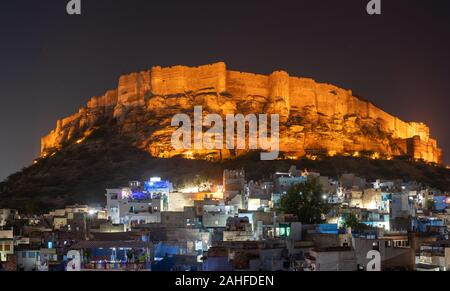 Illuminata Forte Mehrangarh di Jodhpur, India Foto Stock