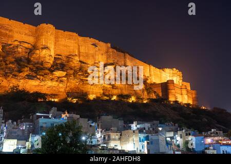 Illuminata Forte Mehrangarh di Jodhpur, India Foto Stock