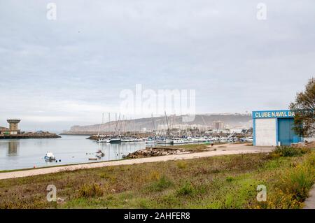 Lo yacht club e il porto, nazare, Portogallo Foto Stock