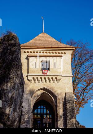 Il castello di Ojcow, cancello di ingresso, il sentiero delle aquile' nidi, Krakow-Czestochowa Upland o Polacco Jurassic Highland, Piccola Polonia voivodato, Polonia Foto Stock