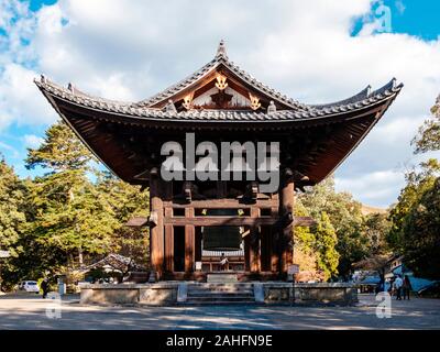 Tempio di Todai-ji di Nara, Giappone: Vista del Campanile Foto Stock