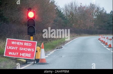 Tipico British semaforo per il controllo del traffico in condizioni di calma o zone affollate. Foto Stock