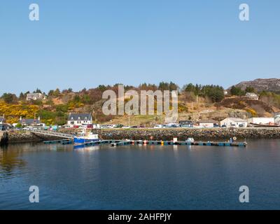 Barche da pesca e attrezzature al Porto di Gairloch, Loch Gairloch, Wester Ross, Scozia Foto Stock