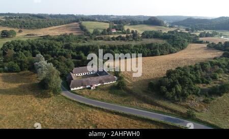 Klingebækgård, una fattoria protetta del 19 ° secolo nello stile tipico per le aziende agricole nello Jutland meridionale in Danimarca durante questo periodo. Foto Stock