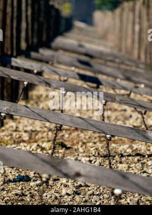 Filo spinato, vista dettagliata, Majdanek, Tedesco campo di lavoro e sterminio nazista, Lublino Lublino voivodato, Polonia Foto Stock