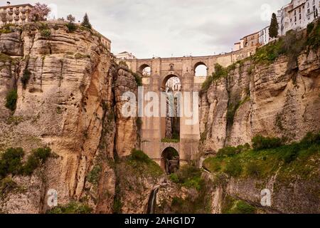 Vista dal ponte a Ronda, Andalusia, Spagna Foto Stock