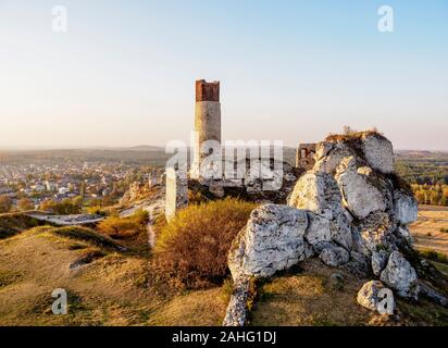 Olsztyn rovine del castello, il sentiero delle aquile' nidi, Krakow-Czestochowa Upland o Polacco Jurassic Highland, voivodato di Slesia, Polonia Foto Stock