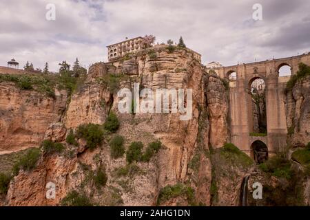 Vista dal ponte a Ronda, Andalusia, Spagna Foto Stock
