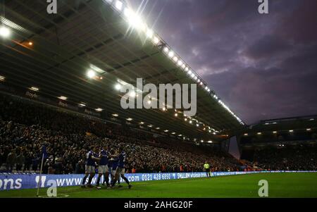 Birmingham City's Lukas Jutkiewicz festeggia con i compagni di squadra dopo aver segnato il suo lato del secondo obiettivo durante il cielo di scommessa match del campionato a Sant'Andrea trilioni di Trofeo Stadium, Birmingham. Foto Stock