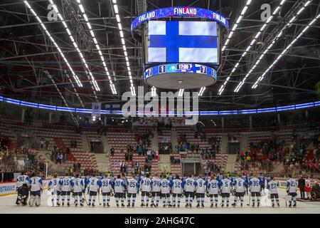 Trinec, Repubblica Ceca. 29 Dic, 2019. I giocatori finlandesi sono visibili dopo la IIHF 2020 Mondo Junior di Hockey su ghiaccio campionati del Gruppo una corrispondenza tra il Kazakistan e la Finlandia in Trinec, Repubblica Ceca, il 29 dicembre 2019. Credito: Vladimir Prycek/CTK foto/Alamy Live News Foto Stock