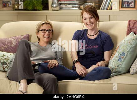 I bambini sono tutti a destra 2010 Focus Features film con Annette Bening a sinistra e Julianne Moore Foto Stock