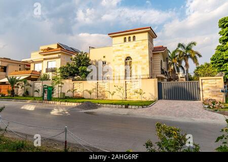 Islamabad villa residenziale zona di persone abbienti pittoresca vista mozzafiato a Sunny Blue Sky giorno Foto Stock