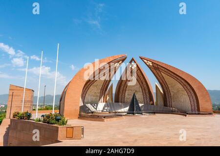 Islamabad in Pakistan Monumento Nazionale pittoresca vista mozzafiato su un soleggiato Blue Sky giorno Foto Stock