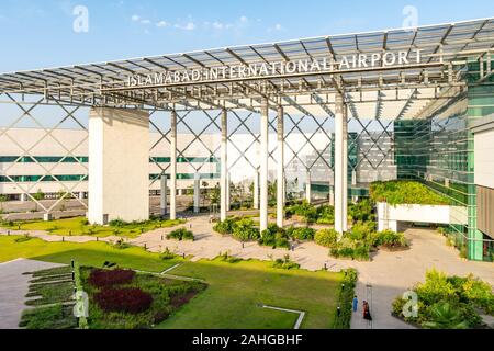 Islamabad International Airport pittoresco mozzafiato ad alta vista angolare su un soleggiato Blue Sky giorno Foto Stock