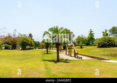 Islamabad bambini giapponesi parco pittoresco panorama mozzafiato del parco giochi su un soleggiato Blue Sky giorno Foto Stock