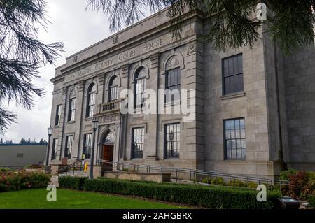 Shelton, Washington - 29 Ottobre 2014: la parte anteriore del Mason County Courthouse Foto Stock