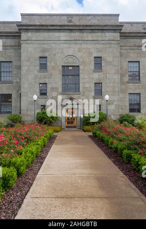 Shelton, Washington - 29 Ottobre 2014: l'ingresso posteriore per la Mason County Courthouse Foto Stock