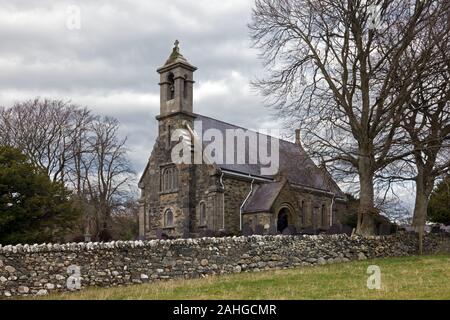 St Llechid chiesa in Llanllechid, il Galles del Nord, è stato costruito nel 1844 ed è ora un edificio classificato Grade II. Foto Stock