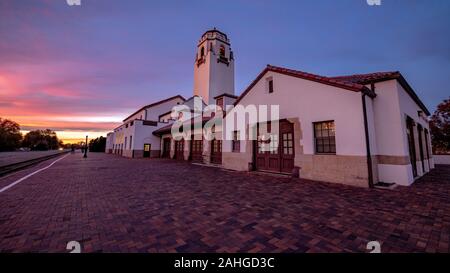 Bellissima vista del deposito dei treni in Idaho al tramonto Foto Stock