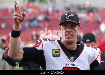 Dicembre 29, 2019: Atlanta Falcons quarterback Matt Ryan (2) lascia il campo dopo il gioco di NFL tra i falchi di Atlanta e il Tampa Bay Buccaneers tenutosi presso il Raymond James Stadium di Tampa, Florida. I falchi di Atlanta ha sconfitto il Tampa Bay Buccaneers in 28-22 ore di lavoro straordinario. Andrew J. Kramer/CSM Foto Stock