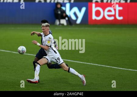 Swansea, Regno Unito. 29 Dic, 2019. Sam Surridge di Swansea City in azione.EFL Skybet partita in campionato, Swansea City v Barnsley al Liberty Stadium di Swansea, Galles del Sud domenica 29 dicembre 2019. Questa immagine può essere utilizzata solo per scopi editoriali. Solo uso editoriale, è richiesta una licenza per uso commerciale. Nessun uso in scommesse, giochi o un singolo giocatore/club/league pubblicazioni. pic da Andrew Orchard/Andrew Orchard fotografia sportiva/Alamy Live news Credito: Andrew Orchard fotografia sportiva/Alamy Live News Foto Stock