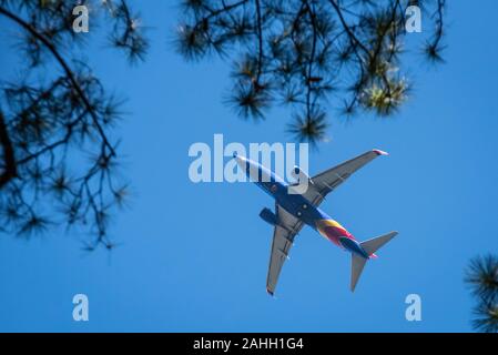 Southwest Airlines jet passeggeri sulla rotta di avvicinamento a Hartfield-Jackson Atlanta International Airport di Atlanta, Georgia. (USA) Foto Stock