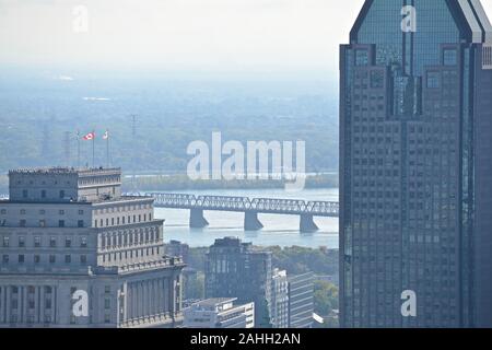 Una vista di Montreal vista dalla cima del Mont Royal, Montreal, Quebec, Canada Foto Stock