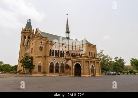 Karachi Frere Hall dall'Era Coloniale Britannica pittoresca vista dell'edificio in un giorno nuvoloso Foto Stock