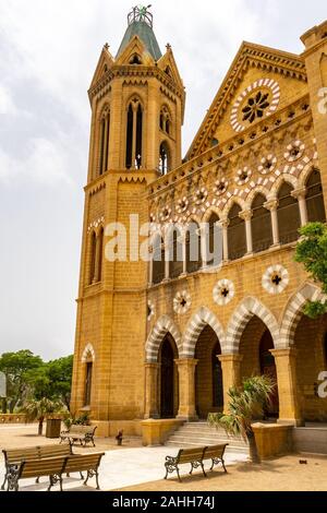 Karachi Frere Hall dall'Era Coloniale Britannica pittoresca vista dell'edificio in un giorno nuvoloso Foto Stock