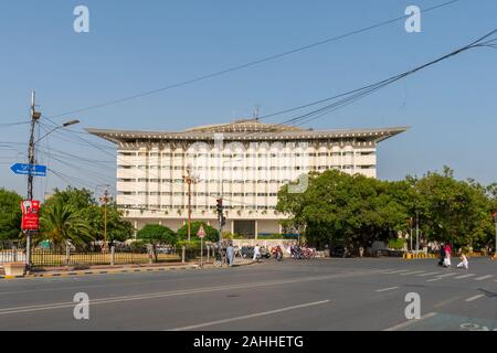 Lahore WAPDA acqua e Power Development Authority House vista pittoresca su un soleggiato Blue Sky giorno Foto Stock