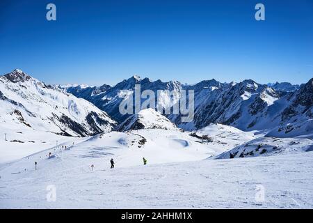 Ghiacciaio dello Stubai, Austria - 17 Febbraio 2019 - In Austria il più grande ghiacciaio area sci sport invernali. Area perfetta per tutte le attività invernali. Foto Stock