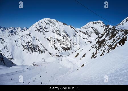 Ghiacciaio dello Stubai, Austria - 17 Febbraio 2019 - In Austria il più grande ghiacciaio area sci sport invernali. Area perfetta per tutte le attività invernali. Foto Stock